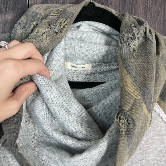 ~💙2/$40💙12pm by Mon Ami Distressed Cowl Neck Camo Printed Sweater Size Small - Picture 8 of 16